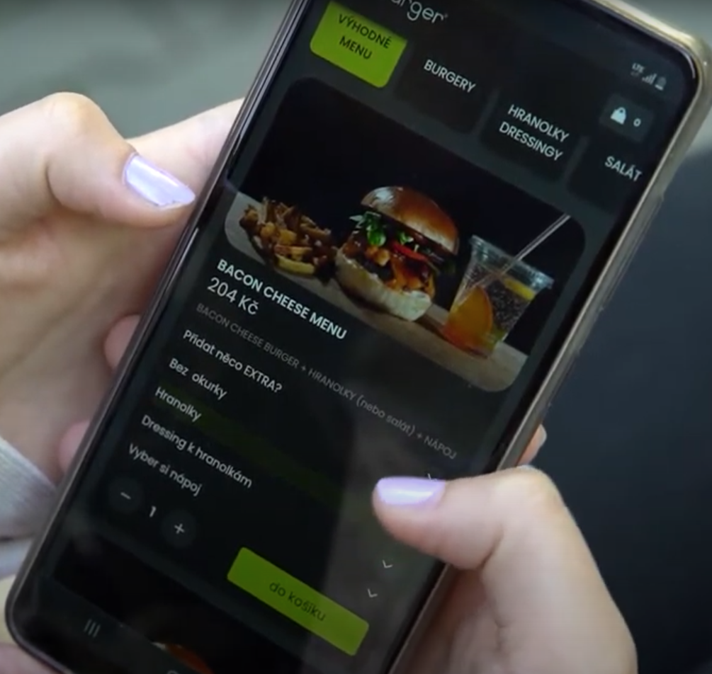 Pohodlná objednávka i zaplacení. Stačí si naskenovat QR či navštívit webovou stránku a objednáváte. Jednodušeji už to nejde.